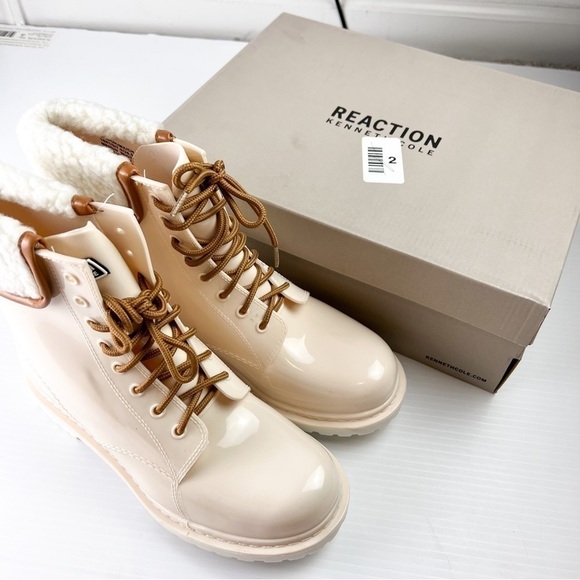 Kenneth Cole Women's size 10 Rain Lace Up Cozy Boot White/Cream - Picture 3 of 11